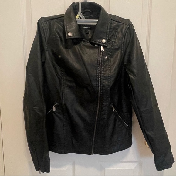 Reitman’s Women’s Black Faux Leather Moto Jacket with Tailor Collar in Small - Picture 11 of 13